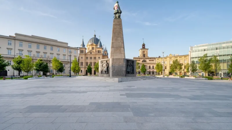 Freedom_Square_01