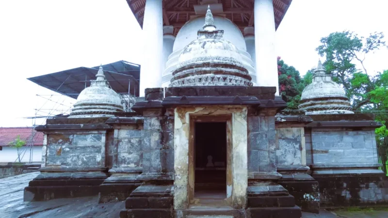 Gadaladeniya Vihara 06