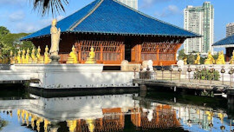 Gangaramaya Temple & Seema Malaka1