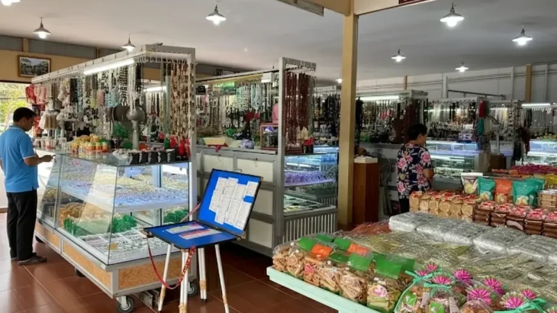Gem Market (Talad Ploy)(1)