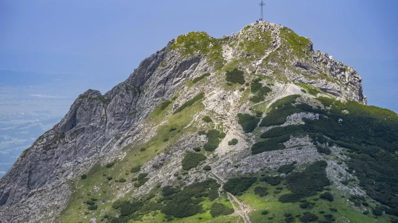 Giewont_Mountain_01