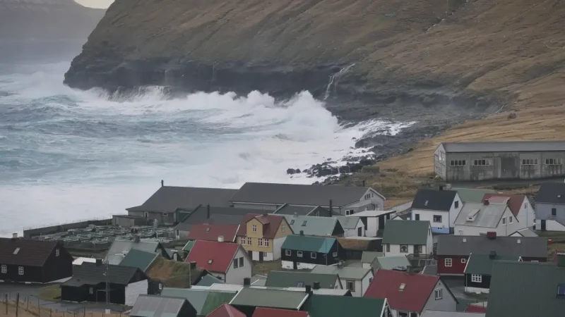 Gjógv Village – Natural harbor and cliffs(3)