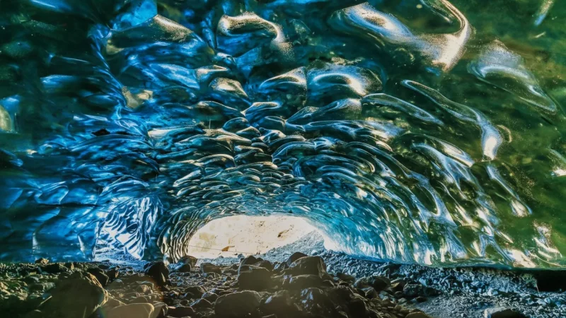 Glacier Ice Caves – Natural Ice Tunnels(4)