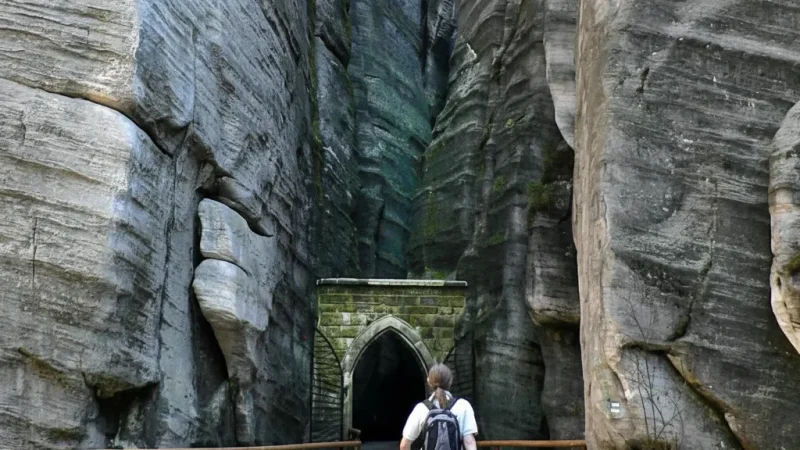 Gothic Gate – Natural rock entrance(3)