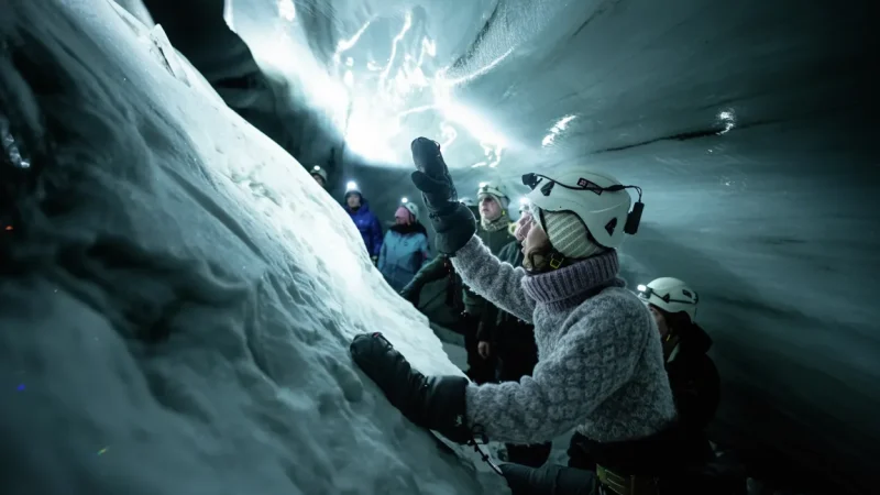 Guided Ice Cave Tours – Arctic Guides(5)