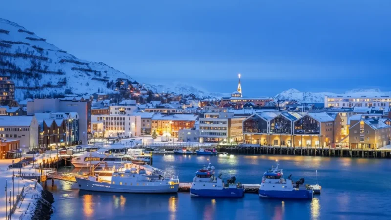 Hammerfest Harbor – Central coastal walking area(2)