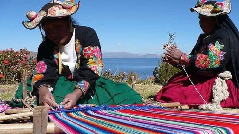 Handicraft_Markets_–_Island-made_textiles__03