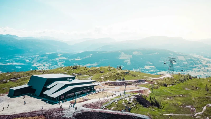 Hangurstoppen Viewpoint – Panoramic Mountain Views (Voss, Norway)(4)