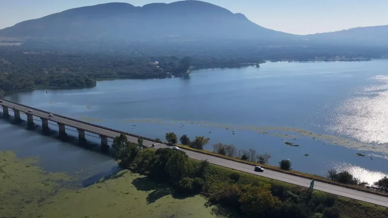 Hartbeespoort_Dam_тАУ_Boating_and_lakeside_views_04