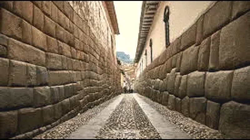 Hatun Rumiyoc Street – Famous stone wal(1)