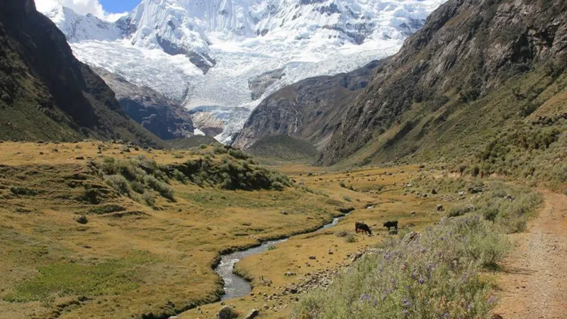 High_Mountain_Passes_–_Scenic_trekking_routes__02