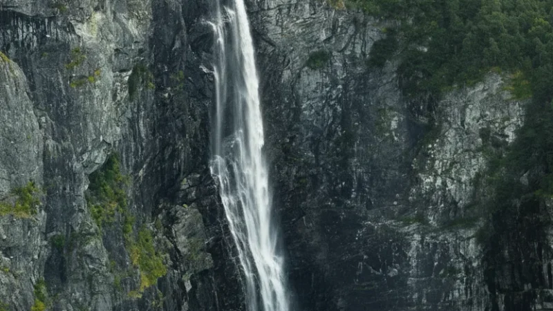 Hønefossen Waterfall – Town’s Central Natural Landmark(6)