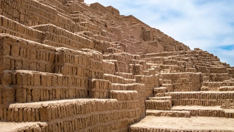 Huaca_Pucllana_–_Ancient_pre-Inca_archaeological_site__02