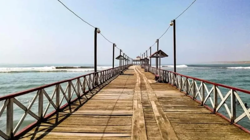 Huanchaco_Pier_–_Coastal_viewpoint_and_walking_area__04