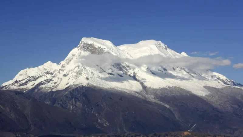 Huascarán_Peak_–_Peru’s_highest_mountain__04