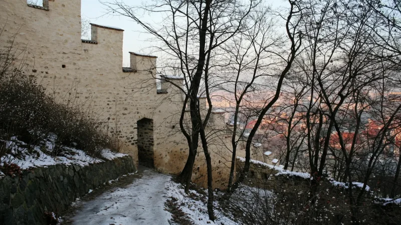 Hunger Wall – Historic Defensive Wall(2)