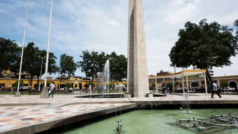 Ica_Plaza_de_Armas_–_Central_city_square__04