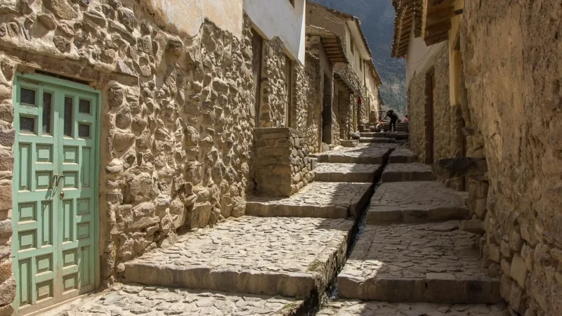 Inca_Stone_Streets_–_Preserved_original_pathways__06