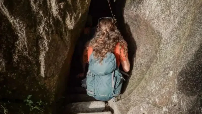 Inca_Tunnels_–_Carved_stone_passages__04