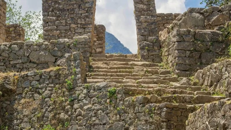 Inti_Punku_(Sun_Gate)_–_First_view_of_Machu_Picchu__03