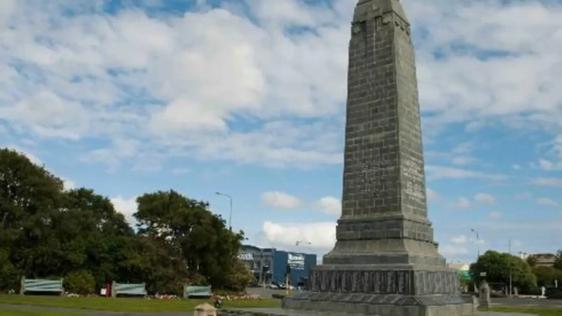 Invercargill_Cenotaph_тАУ_War_memorial_site_03