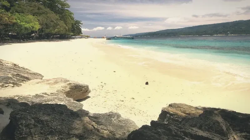 Isla Reta Beach Resort – Backpacker-Friendly(1)