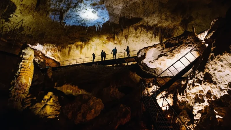 Jewel Cave(5)