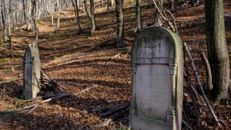Jewish_Cemetery_04