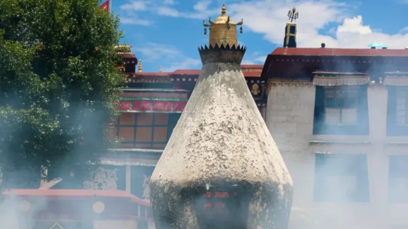 Jokhang Temple Courtyard – Prayer and ritual space(3)