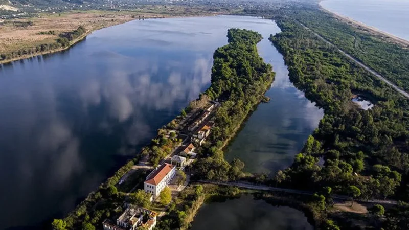 Kaiafas_Lake_01