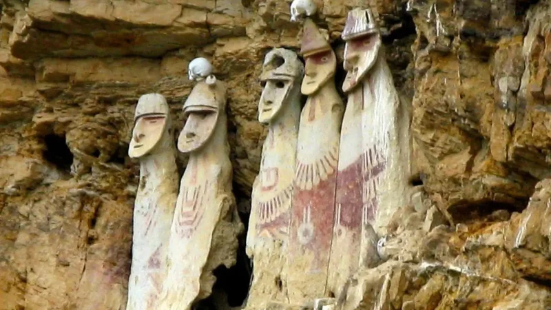 Karajia_Sarcophagi_–_Ancient_Chachapoya_tombs__01