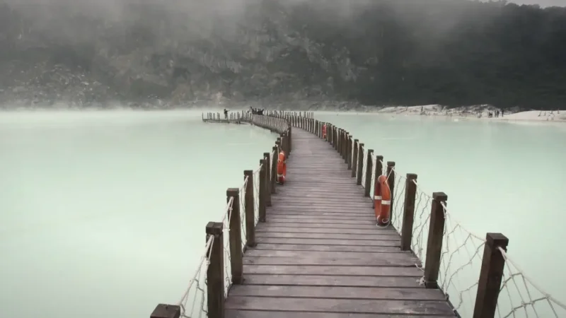 Kawah Putih (Volcanic Crater Lake)(2)