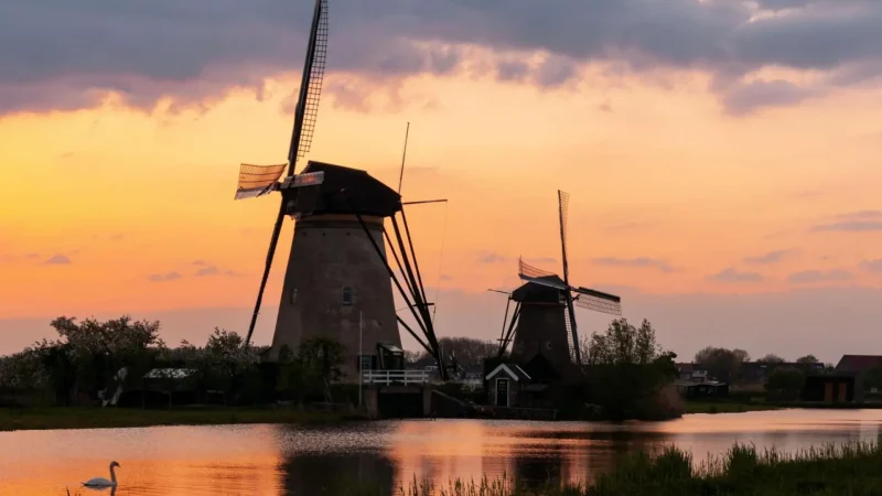 Kinderdijk_Windmills_04