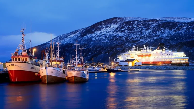 Kirkenes Harbor – Coastal Arctic views(5)