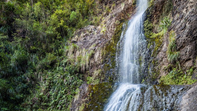 Kitekite_Falls,_Piha_(2013)_04