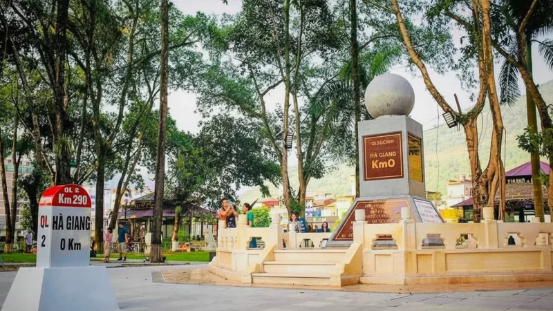 Km0 Milestone – The symbolic starting point of the Hà Giang Loop(2)