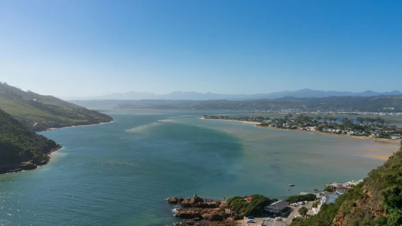 Knysna_Lagoon_тАУ_Calm_waters_and_boat_cruises_01