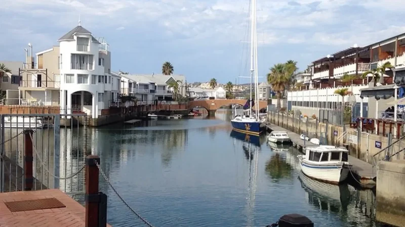 Knysna_Waterfront_тАУ_Shops_and_restaurants_05