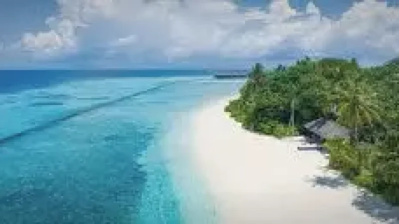 Komandoo Main Beach – A quiet white-sand be(5)