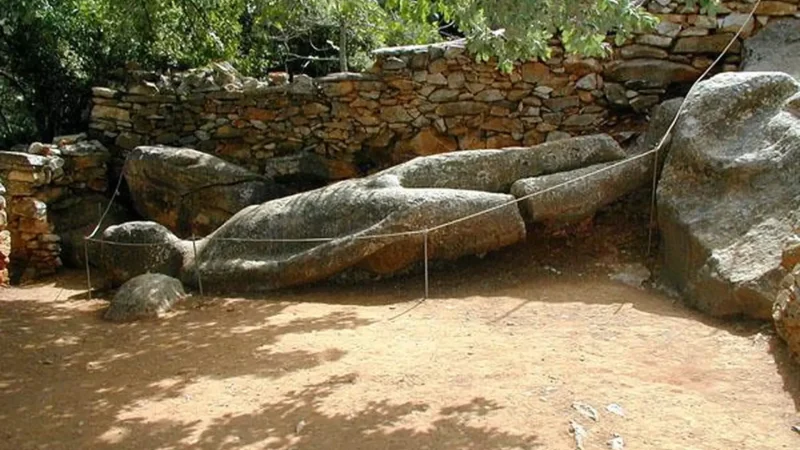 Kouros_of_Melanes_03