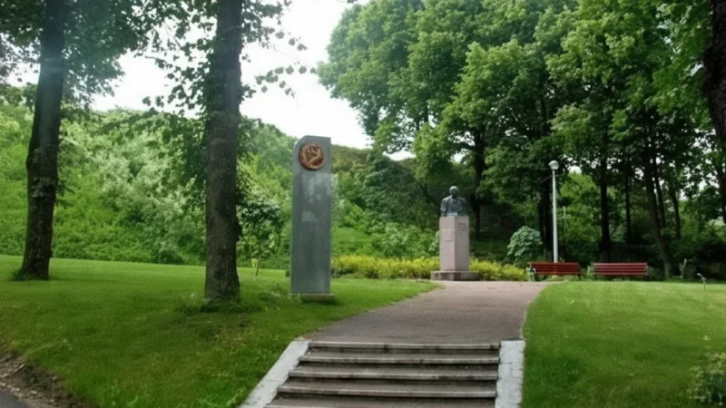 Kreutzwald Memorial Park – Historic green space(2)