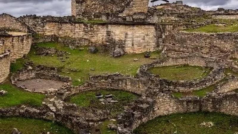Kuelap_Fortress_–_Massive_stone-walled_ancient_city__03