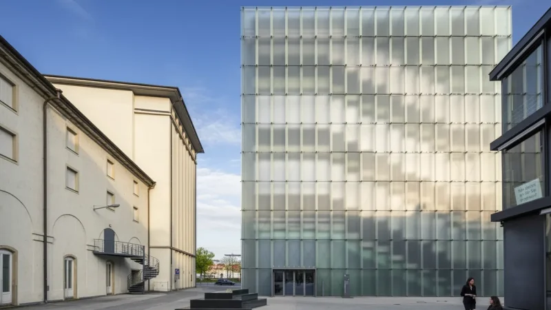 Kunsthaus Bregenz – Modern Art Museum(6)