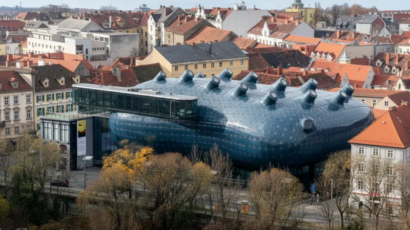 Kunsthaus Graz – Contemporary Art Museum(2)