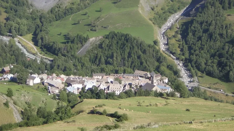 La Grave – Glacier views village(2)