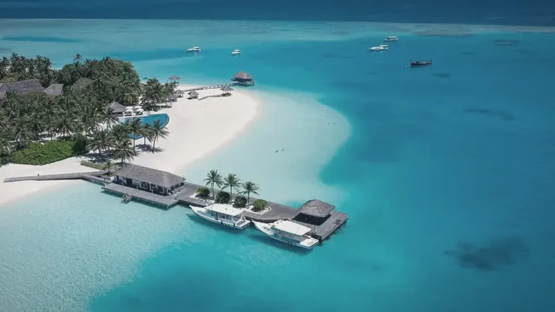 Lagoon Viewpoint – A scenic area with turquoise water(2)