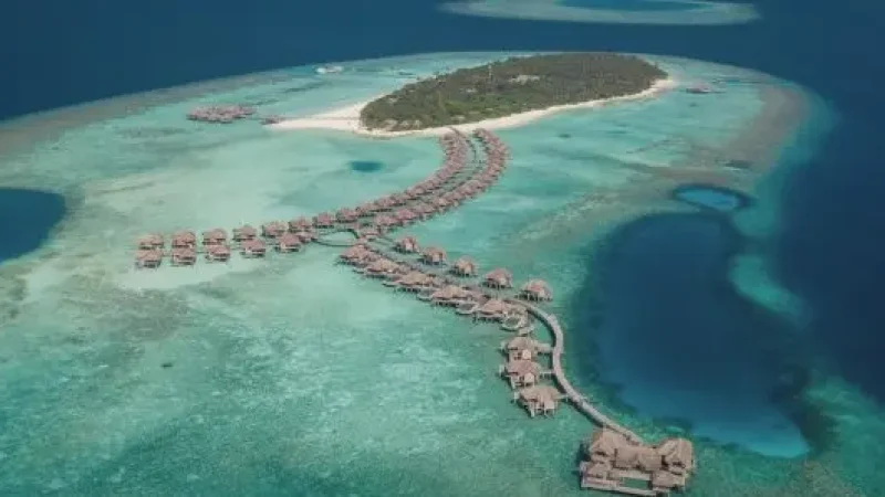 Lagoon Viewpoint – Calm turquoise water perfect for relaxing(1)