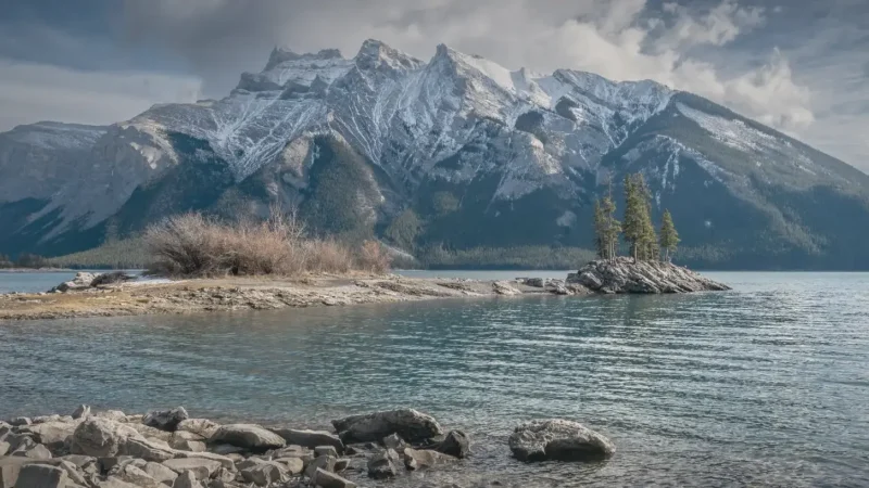 Lake Minnewanka – Alpine Lake(5)