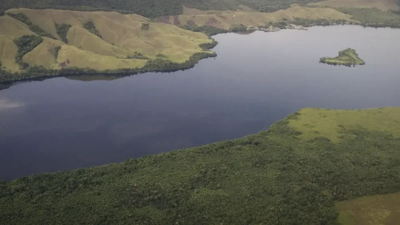 Lake Sentani(1)