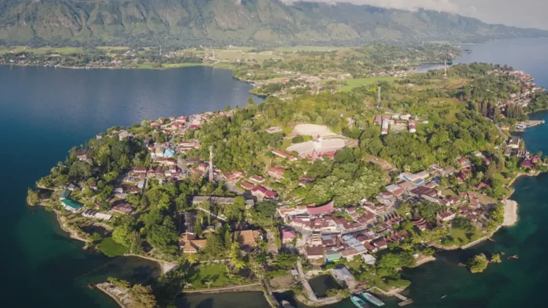 Lake Toba (Danau Toba)(2)